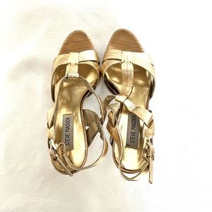 STEVE MADDEN GOLD PLATFORM HEELS